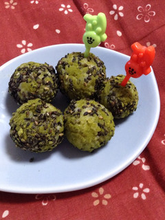 黒ゴマきなこの抹茶だんご-レシピのメイン写真