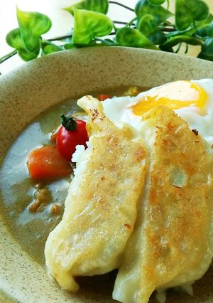 王将の餃子de餃子目玉焼きカレー☆-レシピのメイン写真
