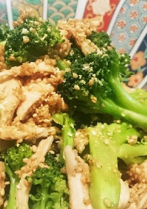 ブロッコリーと鶏肉のゆずの皮ごま和え-レシピのメイン写真