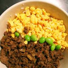 รูปของ 大根でヘルシー嵩増し☆そぼろと卵の2色丼