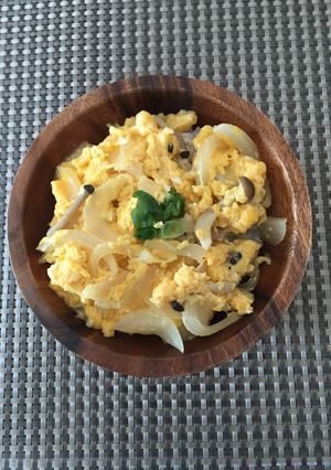 夏休みのお昼に♪簡単☆玉子丼-レシピのメイン写真