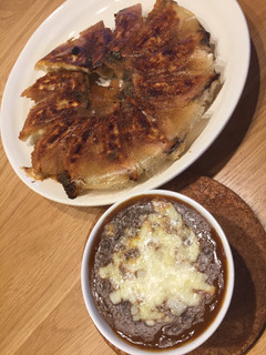 焼き餃子☆焼きチーズカレーソース-レシピのメイン写真