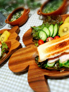 サラダチキンでホットサンド-レシピのメイン写真