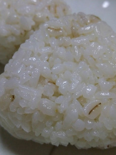 じゃがいもと一緒に炊いたご飯de塩むすび-レシピのメイン写真