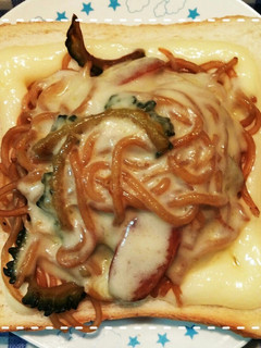 リメイクで簡単!やきそばチーズトースト-レシピのメイン写真