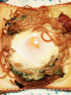 リメイクで簡単!やきそば卵チーズトースト-レシピのメイン写真