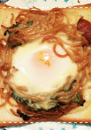 リメイクで簡単!やきそば卵チーズトースト-レシピのメイン写真