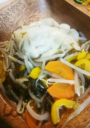 王将餃子で！もずくと餃子のスープ-レシピのメイン写真