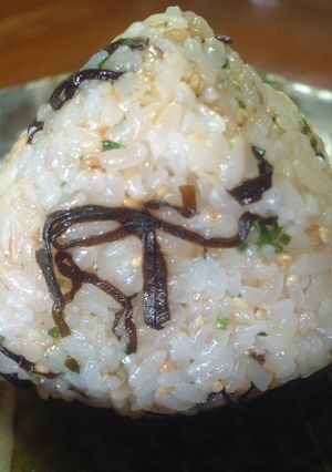 塩昆布大好き♪♪青のりゴマにぎり-レシピのメイン写真