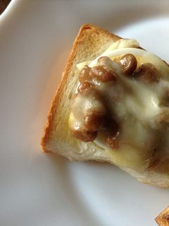 ゆで卵と納豆の簡単ピザトースト-レシピのメイン写真