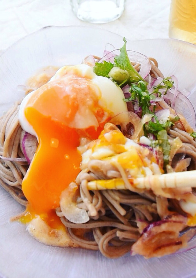 紫玉ねぎの冷やしとろろ蕎麦＊温玉のせ♪-レシピのメイン写真