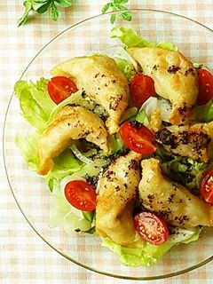 揚げ餃子のサラダ☆ゆかりドレッシングで-レシピのメイン写真