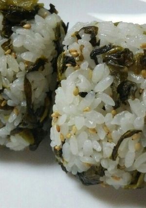 ごまがたっぷり入った高菜おにぎり♪-レシピのメイン写真