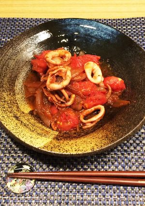 ５分でできちゃう☆イカとトマトの炒め物-レシピのメイン写真