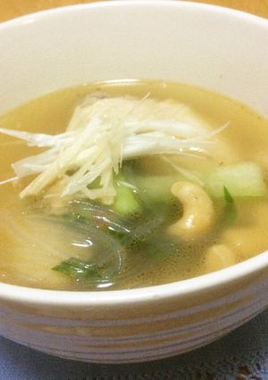 鶏とカシューナッツと春雨のピリ辛スープ-レシピのメイン写真