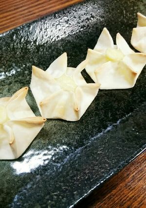 餃子の皮で☆お花みたいなチーズのおつまみ-レシピのメイン写真