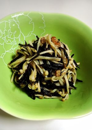 お弁当にも★ひじきとえのきのピリ辛炒め-レシピのメイン写真