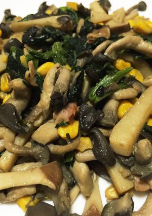 キノコとほうれん草バターコーン炒め-レシピのメイン写真