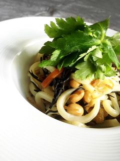 ひじきの煮物でひじきうどん-レシピのメイン写真