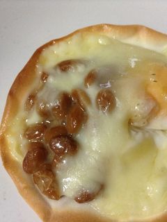 とっても簡単!冷凍グラタン&納豆のピザ-レシピのメイン写真