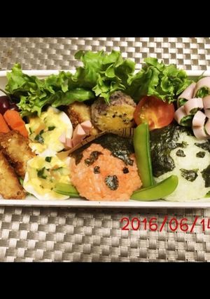 ハムの２色フラワー&ゆで卵くり抜きサラダ-レシピのメイン写真