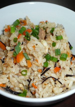 ツナとひじきの田舎風炊き込みご飯-レシピのメイン写真