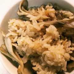 รูปของ 炊飯器だけ！洗い物いらず☆舞茸ごはん