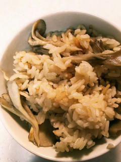 炊飯器だけ!洗い物いらず☆舞茸ごはん-レシピのメイン写真