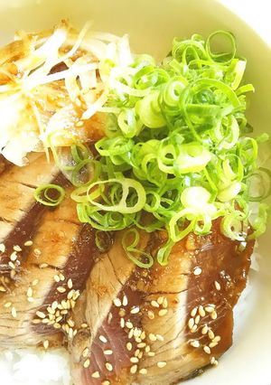 ごま醤油でサッパリ鰹のたたき丼-レシピのメイン写真