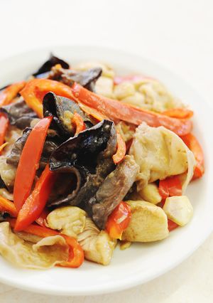笑顔のきくらげと鶏肉の梅肉炒め-レシピのメイン写真