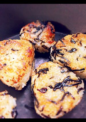 食欲そそる！胡麻油と塩昆布焼きおにぎり☆-レシピのメイン写真