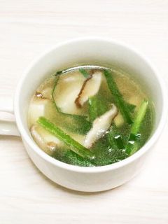 簡単スープ☆椎茸と豆腐とニラの中華スープ-レシピのメイン写真