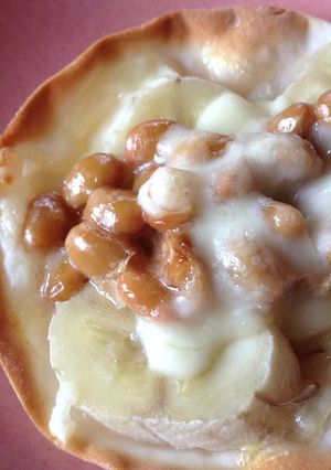おやつにどうぞ！バナナと納豆のピザ-レシピのメイン写真