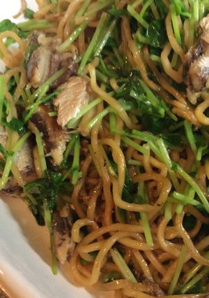 豆苗☆小いわし油漬焼きそば-レシピのメイン写真