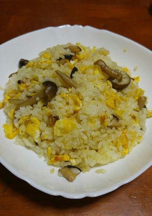 ☆しいたけとしめじと卵のチャーハン☆-レシピのメイン写真