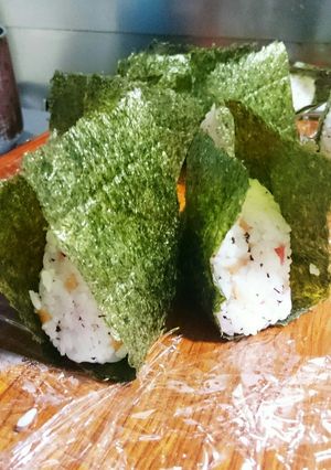 サッパリ☆ﾀﾞﾌﾞﾙ梅のおにぎり(^^)-レシピのメイン写真