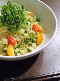 アボカドごまだれでいただく夏野菜の冷麺-レシピのメイン写真