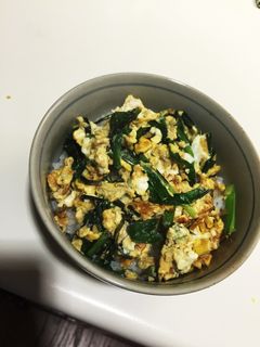 ニラ玉丼-レシピのメイン写真
