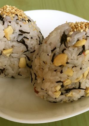 ☆カシューナッツ 梅ひじき おにぎり-レシピのメイン写真