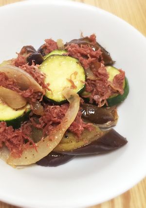 ナスとズッキーニのコンビーフ炒め-レシピのメイン写真