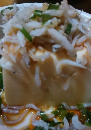 お豆腐にしらす乗せただけ♪-レシピのメイン写真