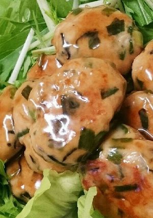 簡単鶏つくね♪餃子風味。-レシピのメイン写真