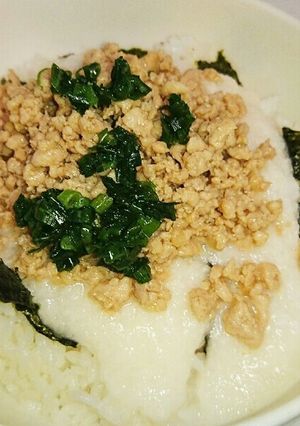 そぼろがけ麦とろご飯-レシピのメイン写真