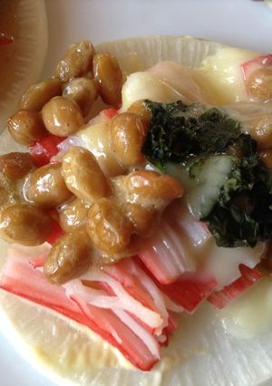 スライス大根の納豆&カニカマピザ-レシピのメイン写真