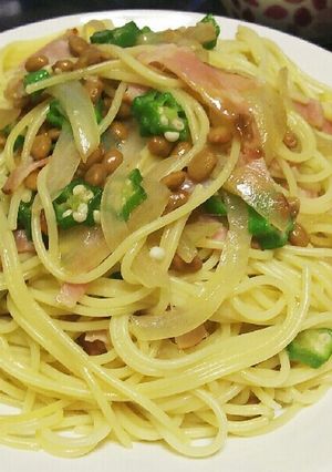 オクラ納豆玉ねぎベーコンの具たくさんスパ-レシピのメイン写真