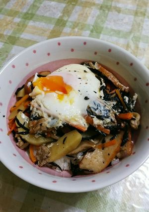 じゃがいもと卵でおいしい豚肉ひじき丼-レシピのメイン写真