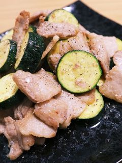 ズッキーニと豚バラの塩ダレ炒め-レシピのメイン写真