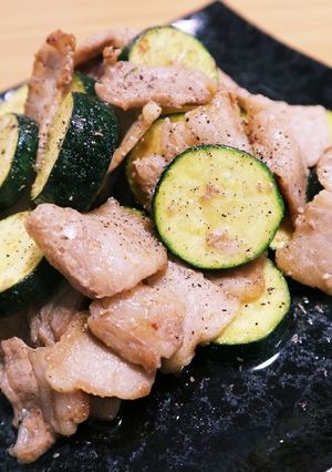 ズッキーニと豚バラの塩ダレ炒め-レシピのメイン写真