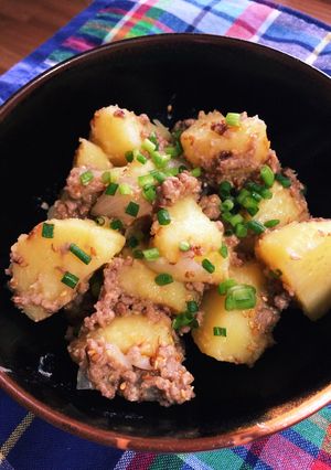 ジャガイモと玉ネギの味噌そぼろ煮-レシピのメイン写真