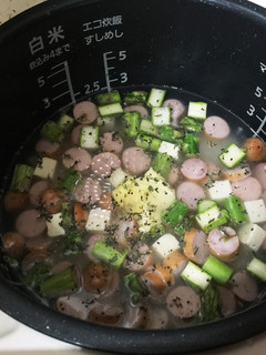 簡単♡ウインナーとアスパラの炊き込みご飯-レシピのメイン写真